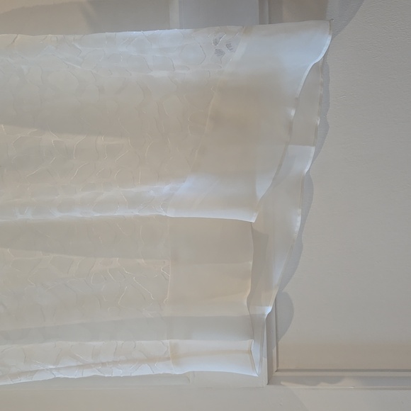 T Tahari White Sleeveless Top - Picture 6 of 10